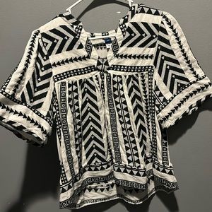 Loose fitted white and black pattern